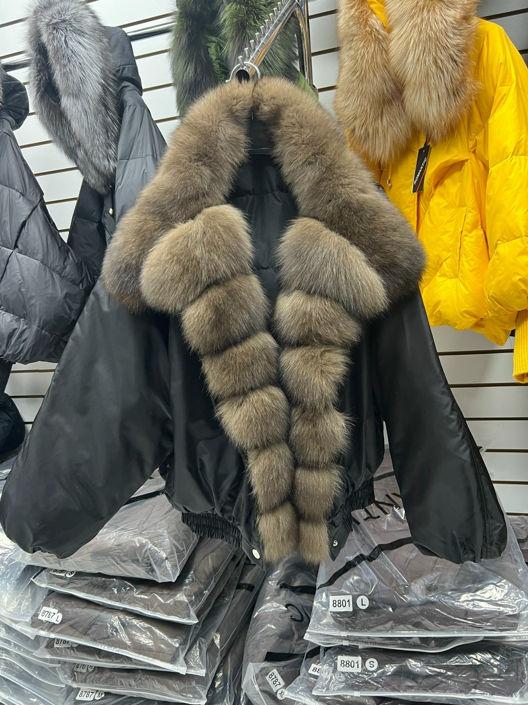 куртка-бомбер с натуральным мехом песца,пуховик с натуральным мехом,куртка с мехом,пуховик женский с натуральным мехом,курткабомбер с натуральным мехом песца