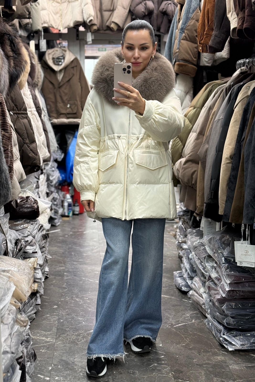 пуховик повседневный,пуховик бежевый,пуховик,большая зимняя куртка-пуховик из натурального лисьего меха,женский пуховик с меховым воротником