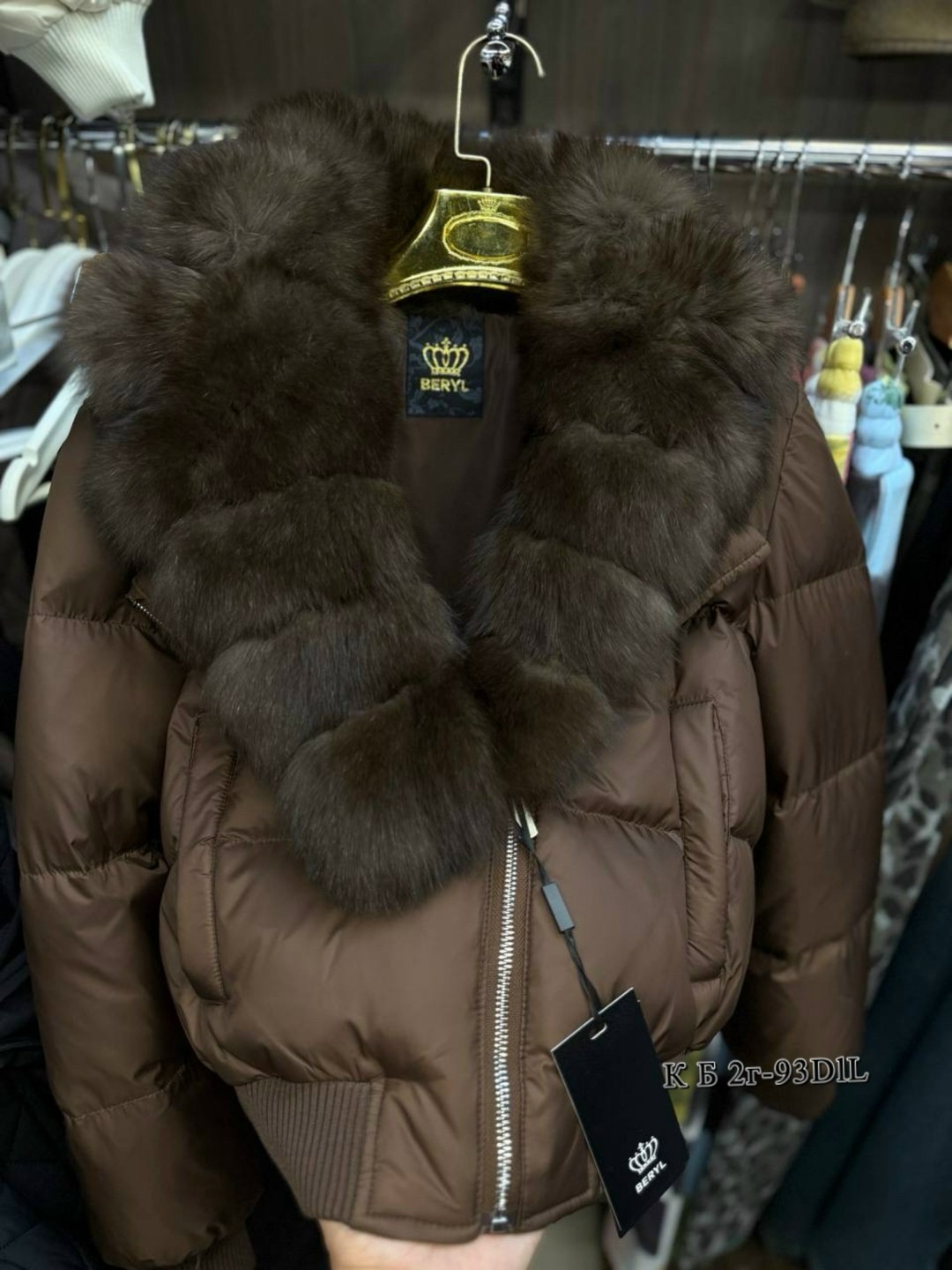 женский пуховик с воротником из лисьего меха,женский пуховик с меховым воротником,зимняя куртка-пуховик,пуховик женский,пуховик с натуральным мехом