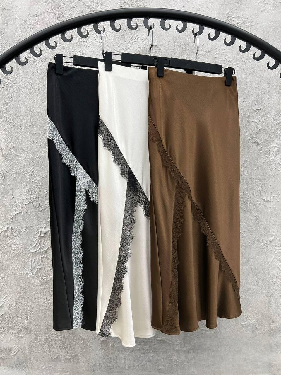 коричневое платье,платье комбинация миди,платье,платье с кружевной отделкой от мими never fully dressed, коричневый,платье комбинацию