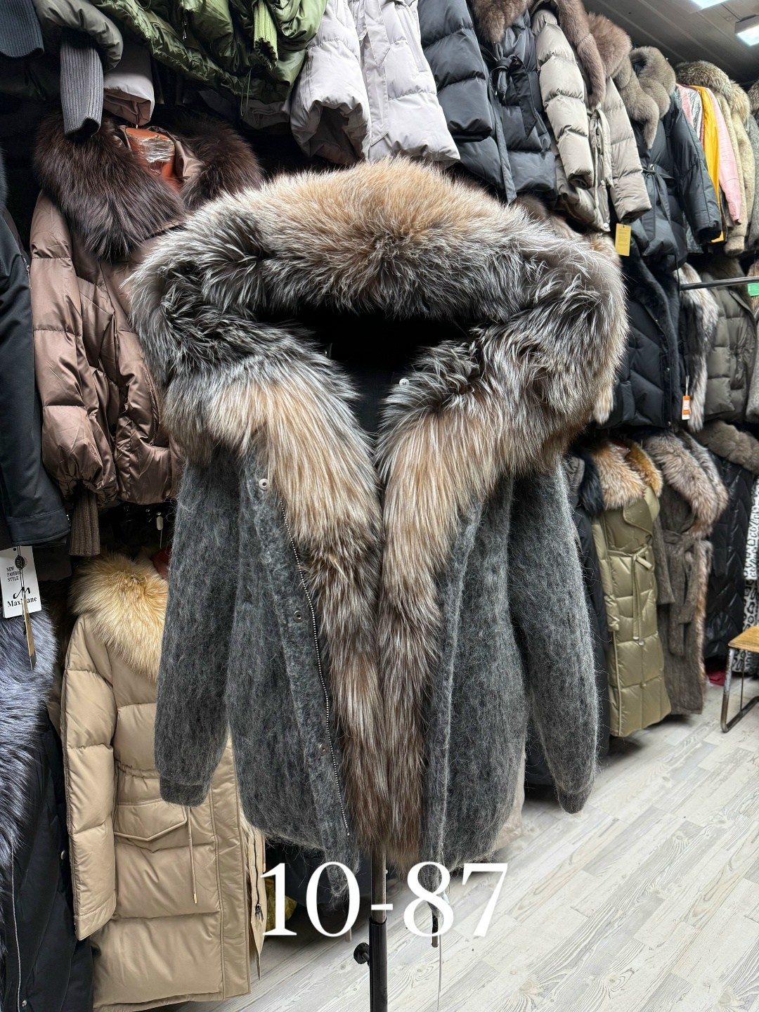 парка с натуральным мехом,женская парка с натуральным мехом,парка с мехом,парки с натуральным мехом,пуховик с натуральным мехом