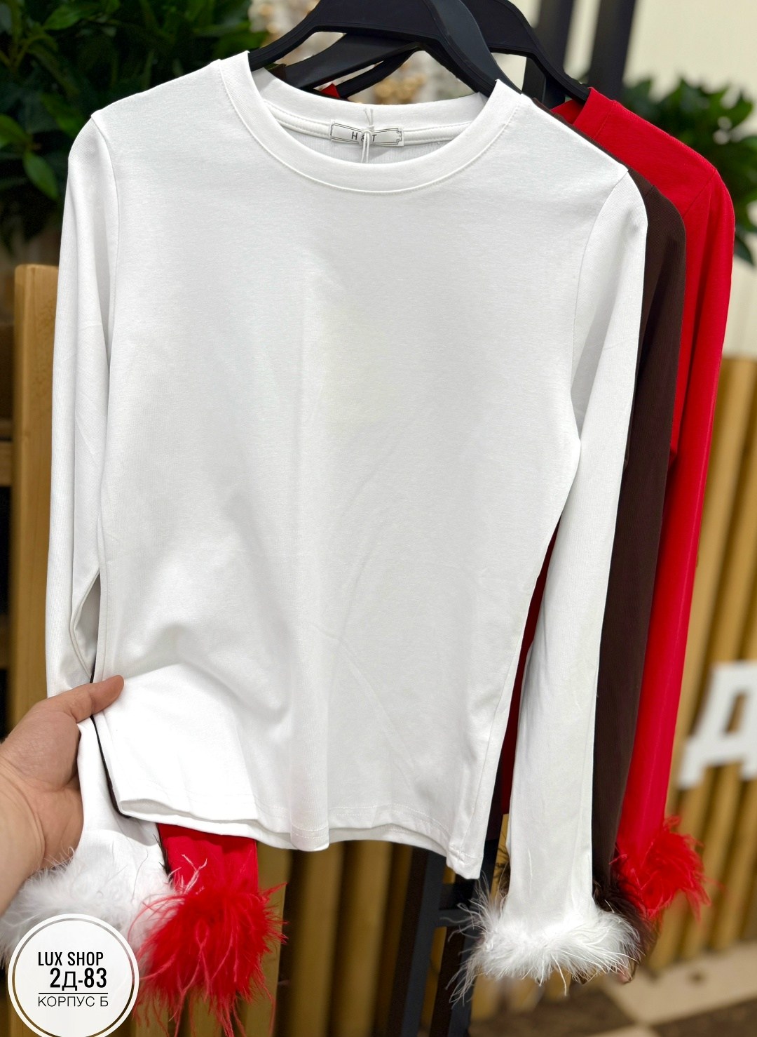 женская кофта,кофта нарядная,кофта с перьями,коричневая кофта,свитшот с перьями