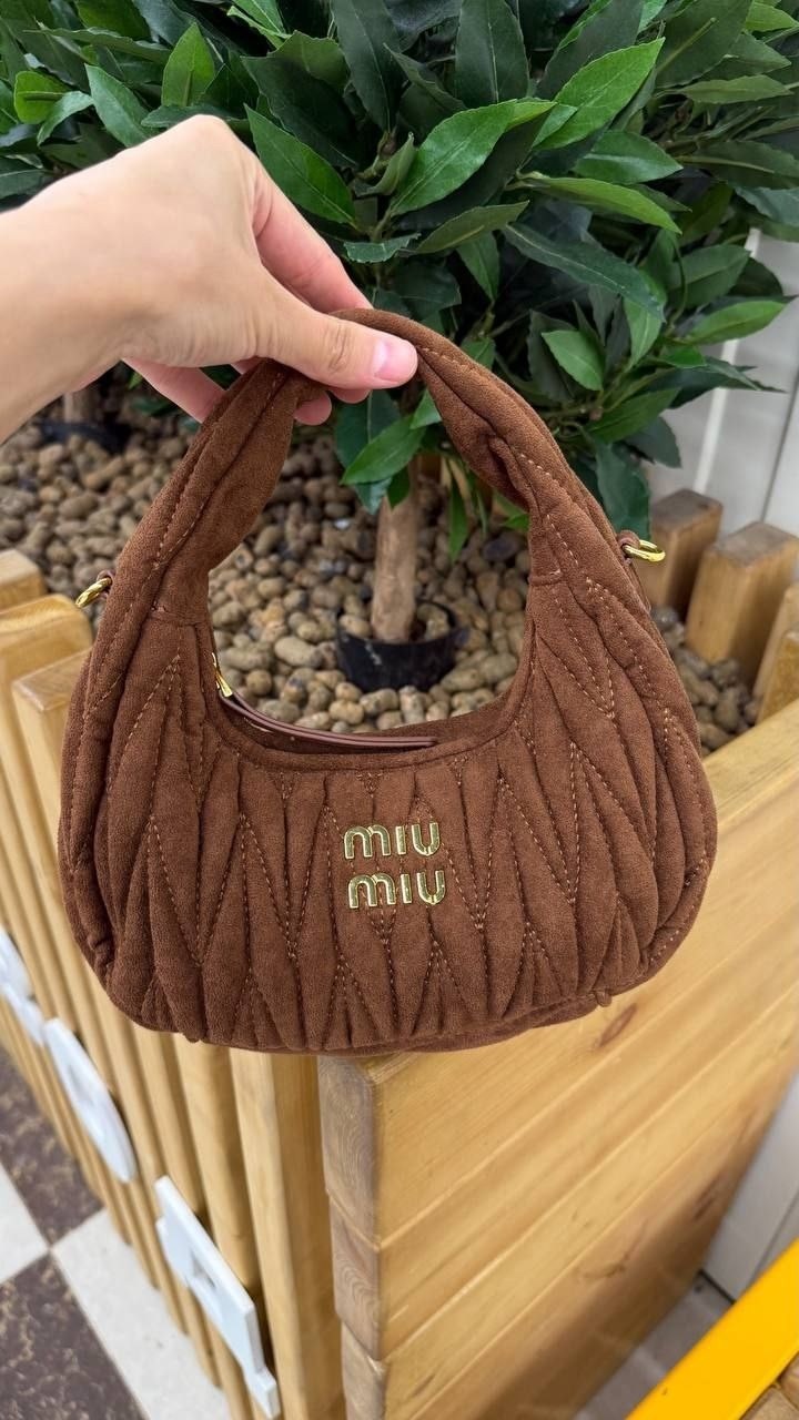 сумка miu miu,женская сумка miu miu,сумка миу миу,сумка,сумка женская miu miu volante chocolate camoscio