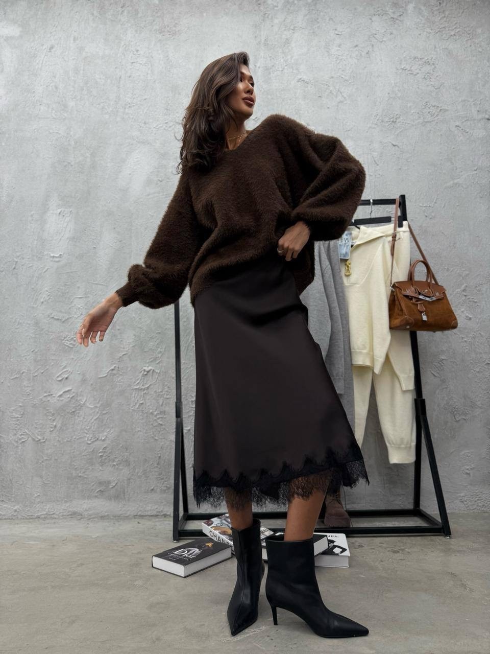 атласная юбка,юбка миди,платье со свитером,кофта с юбкой