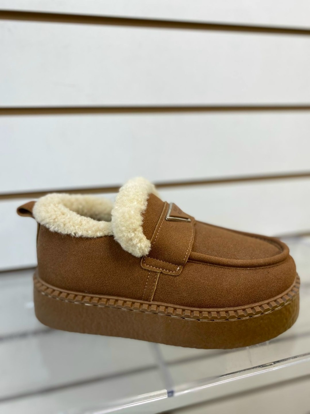 ,зимняя женская ,женская ,женские угги,угги замш