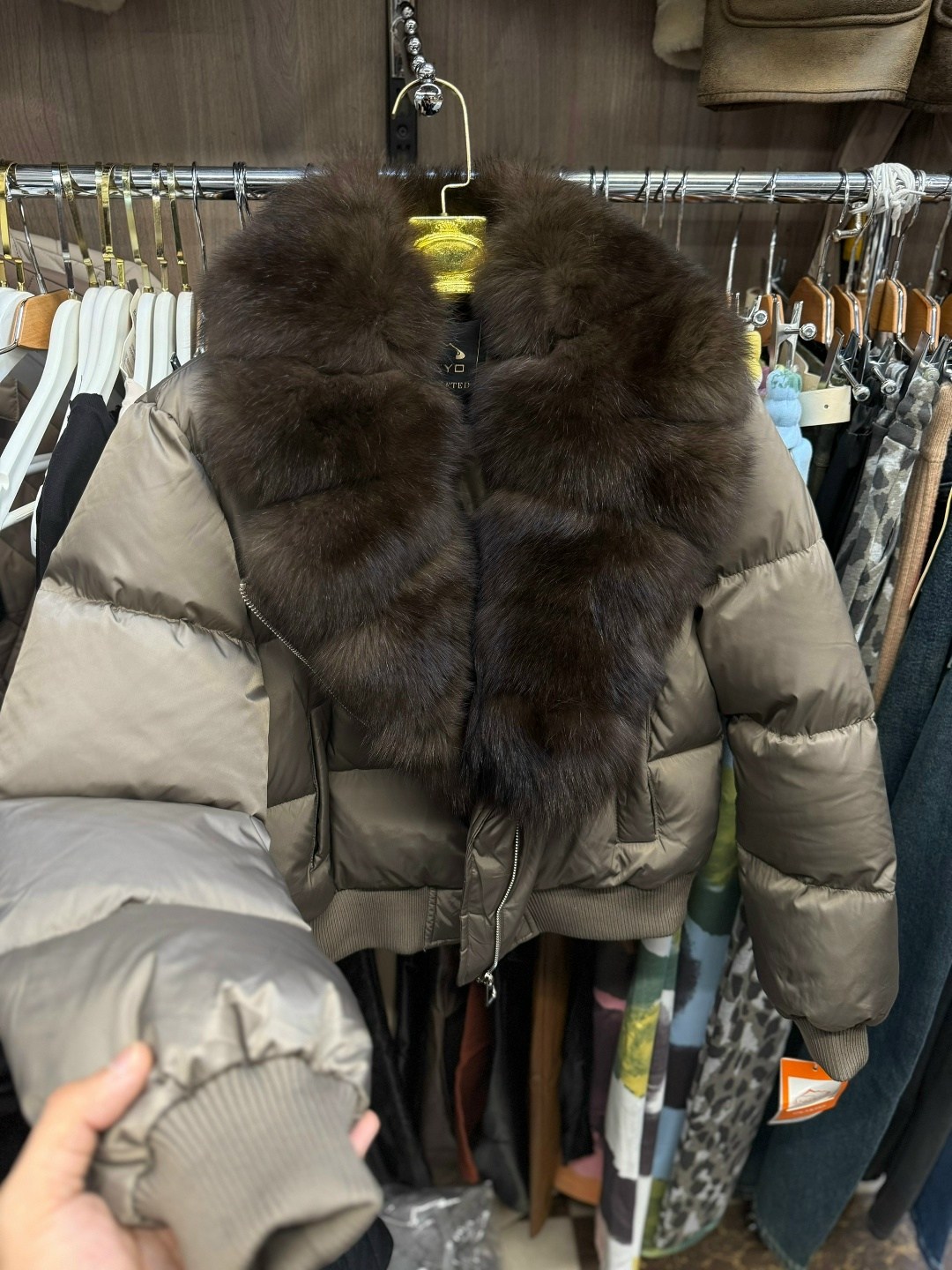 пуховики с мехом,женский короткий пуховик,короткий пуховик,женский пуховик,пуховики с натуральным мехом