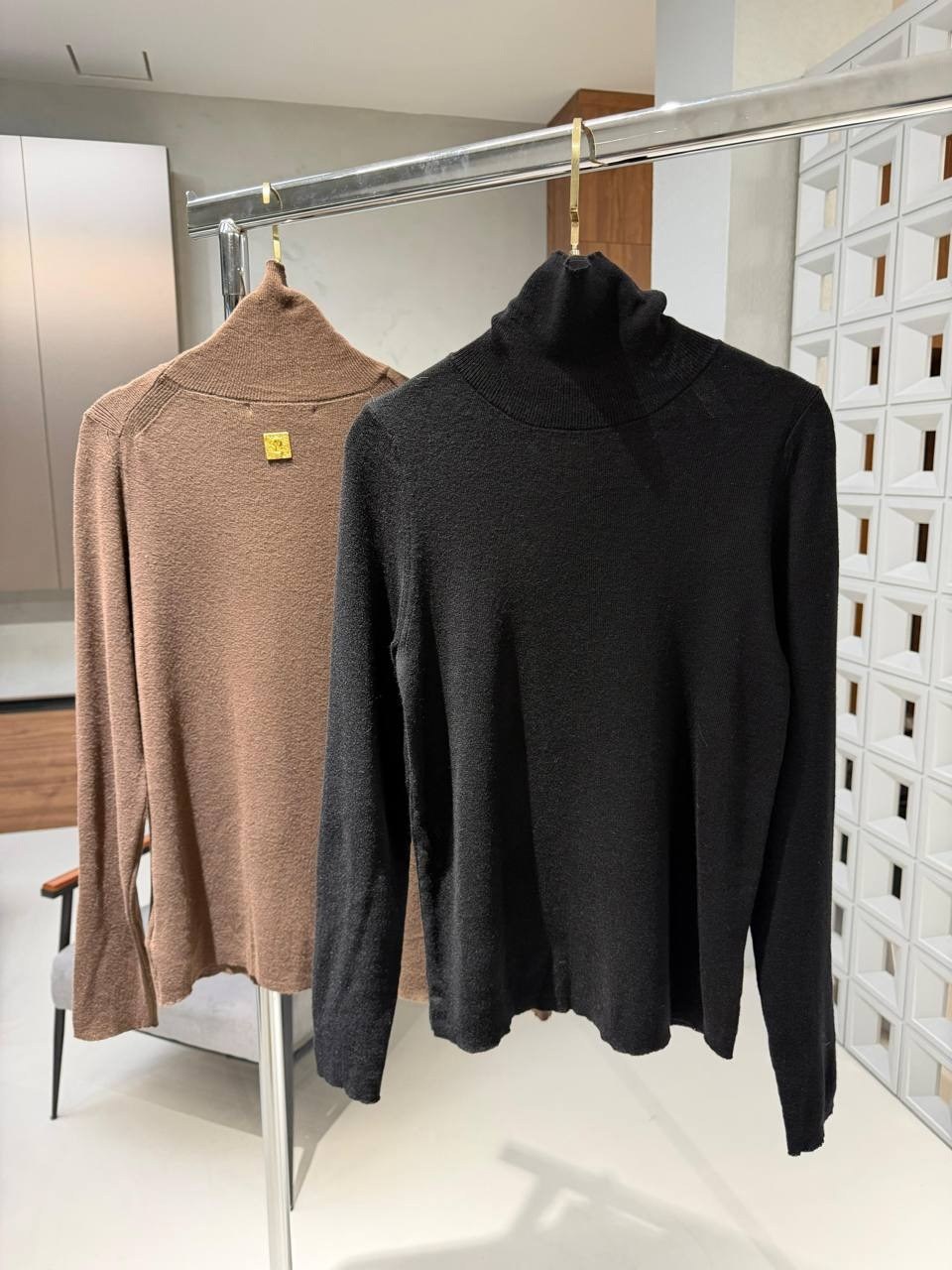 водолазка трикотажная облегающая с цепочкой borlakova 138264299,водолазка трикотажная облегающая с цепочкой borlakova,черная водолазка с цепочкой,мода модная