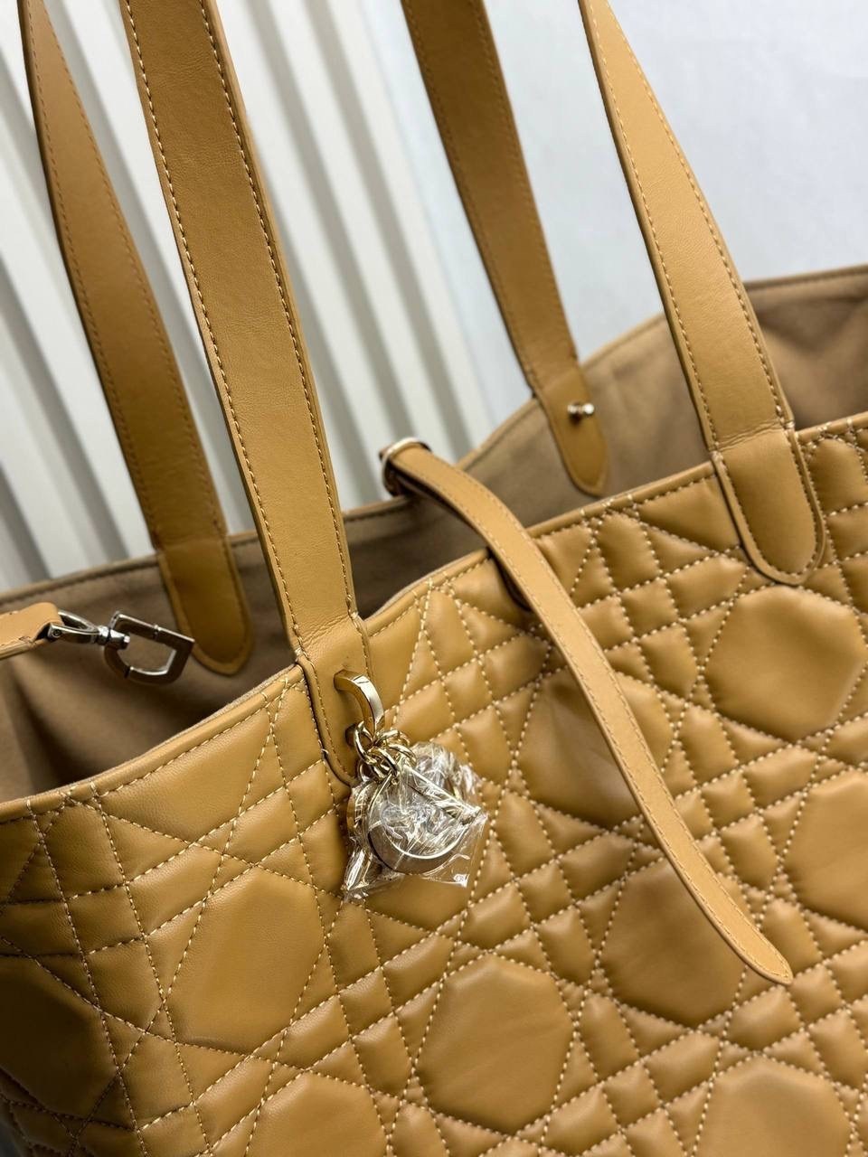 сумка женская christian dior,dior сумка,сумки диор,сумка диор белая,сумка женская dio стеганая с ручкой dior