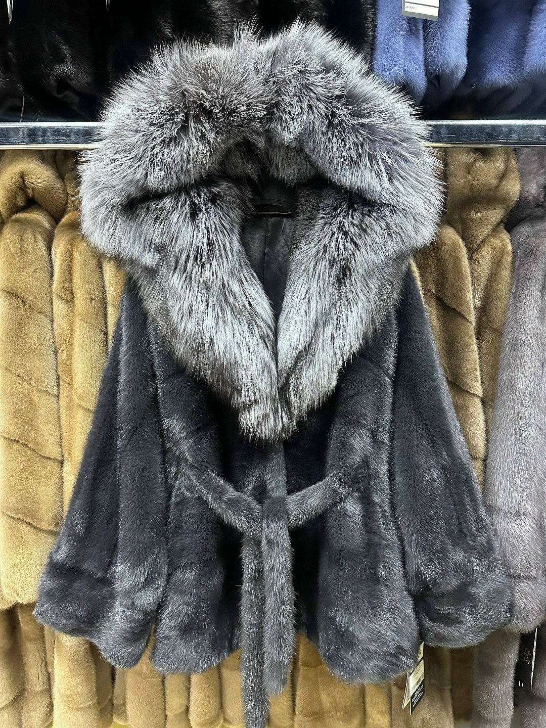 шубка из меха европейской норки с капюшоном из меха чернобурки,шуба норковая с капюшоном из чернобурки "летучка",шуба норковая с капюшоном,шубка из меха европейской норки с капюшоном,шубка из меха евр