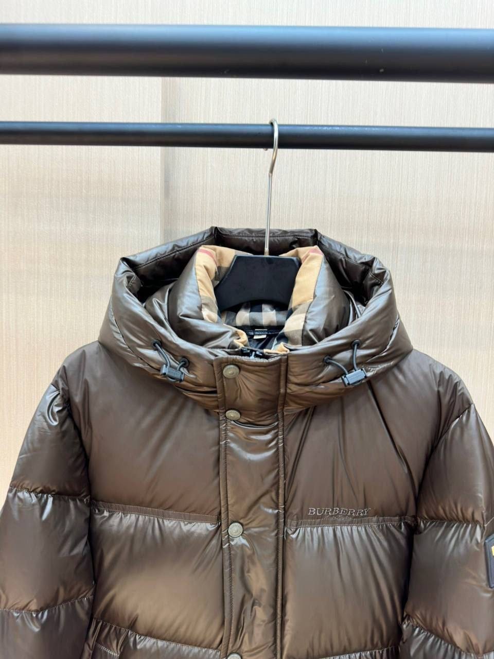 пуховик burberry,пуховик burberry мужской,пуховик burberry 8018731 черный мужской,пуховик чёрного цвета от burberry,пуховик burberry короткий с капюшоном