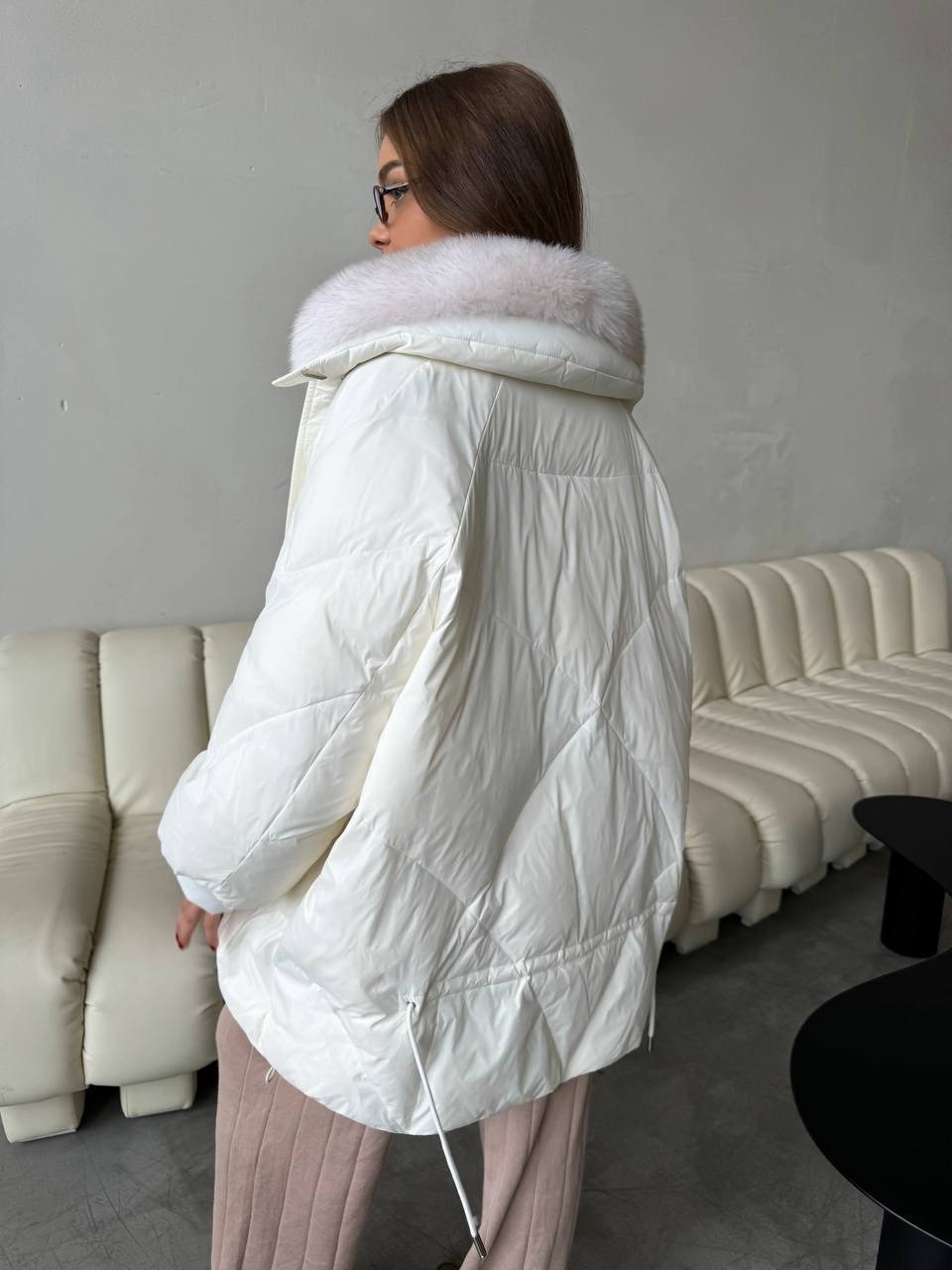 белый короткий пуховик,женский пуховик,белый пуховик,белый пуховик с мехом,пуховик