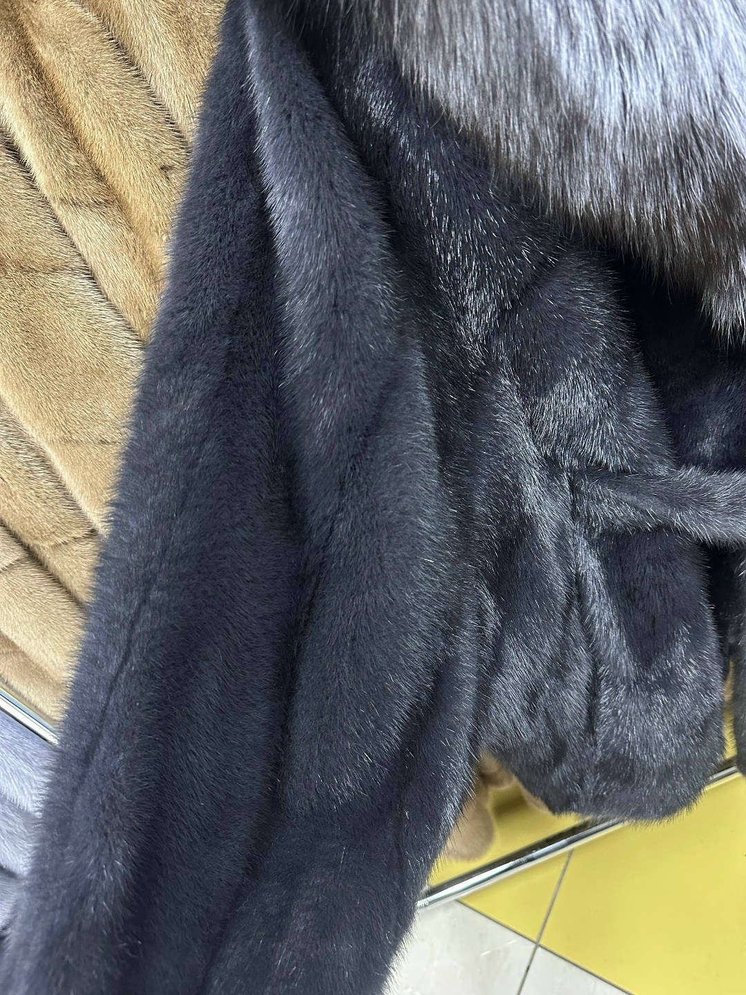 шубка из меха европейской норки с капюшоном из меха чернобурки,шуба норковая с капюшоном из чернобурки "летучка",шуба норковая с капюшоном,шубка из меха европейской норки с капюшоном,шубка из меха евр