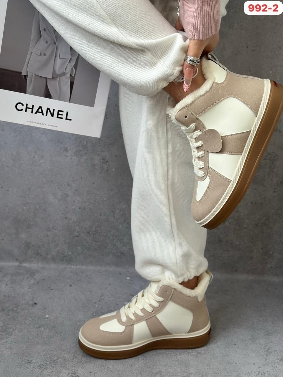 женские зимние кроссовки,женские кроссовки,кроссовки с мехом,,женские зимние замшевые кроссовки hermes daydream бежевые