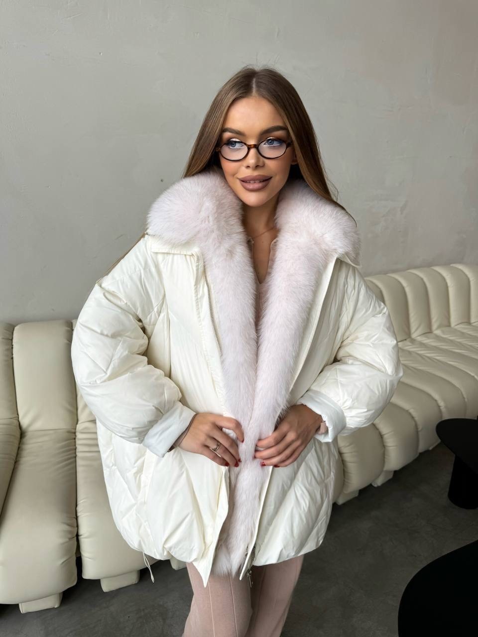 белый короткий пуховик,женский пуховик,белый пуховик,белый пуховик с мехом,пуховик