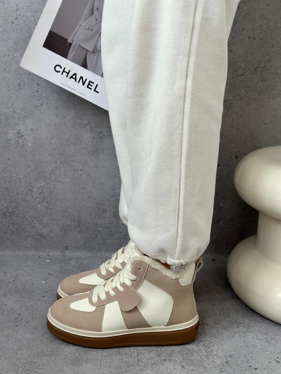 женские зимние кроссовки,женские кроссовки,кроссовки с мехом,,женские зимние замшевые кроссовки hermes daydream бежевые