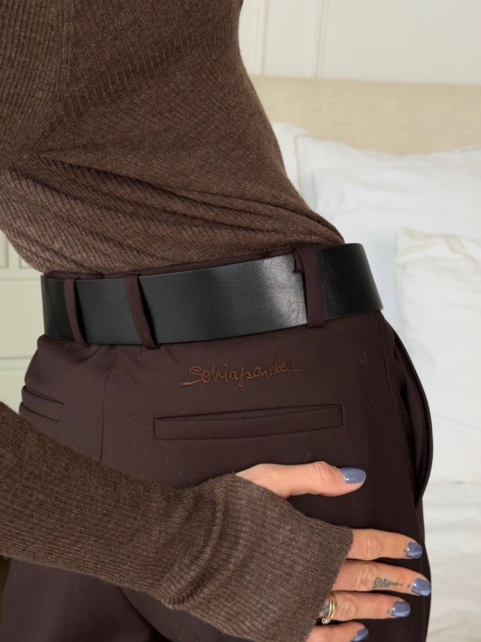 элегантные брюки,водолазка шоколадного цвета,брюки классические,брюки зауженные,коричневые брюки