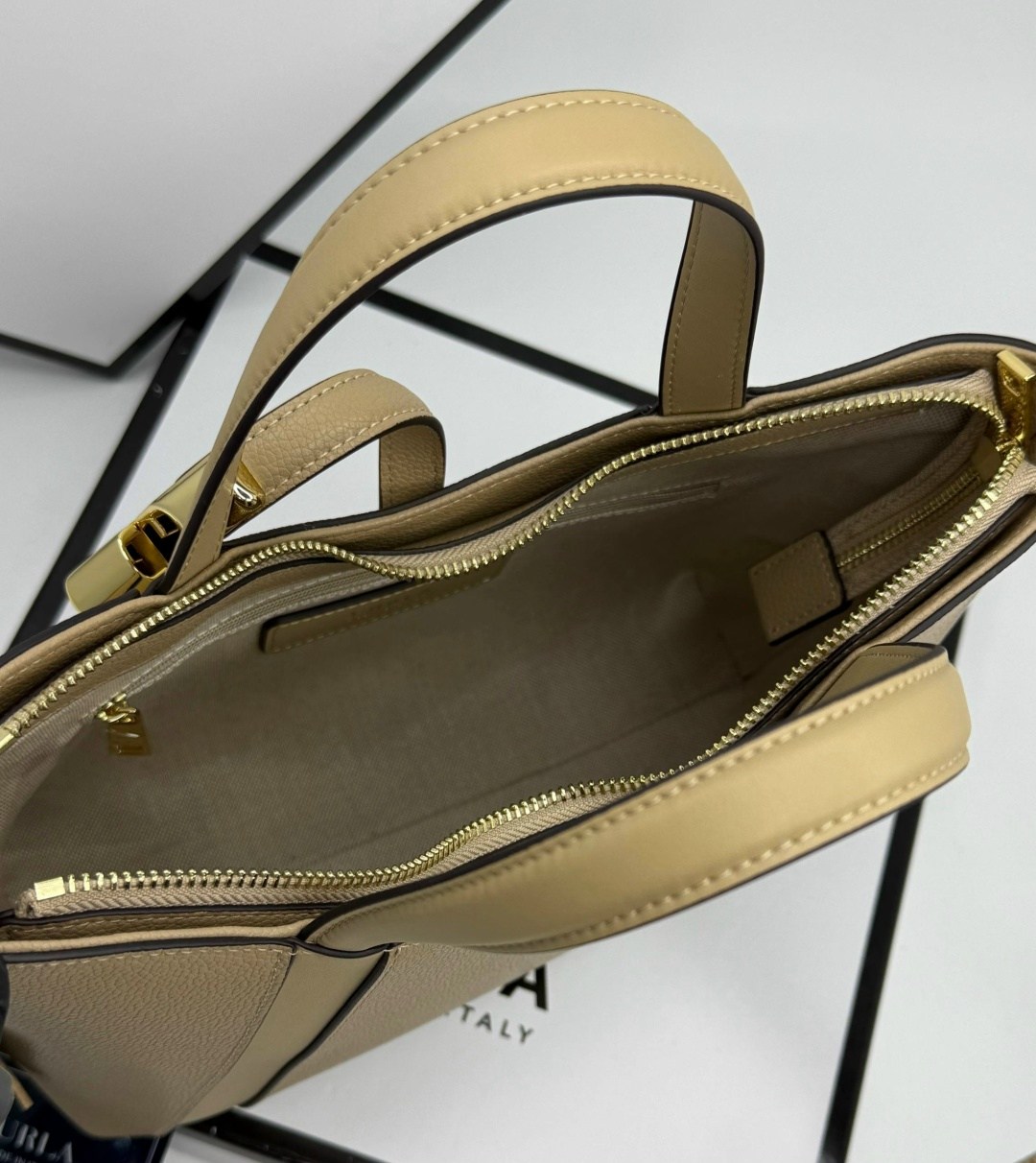 сумка furla,женская сумка furla,сумка тоут furla,сумка фурла,furla vittoria сумка