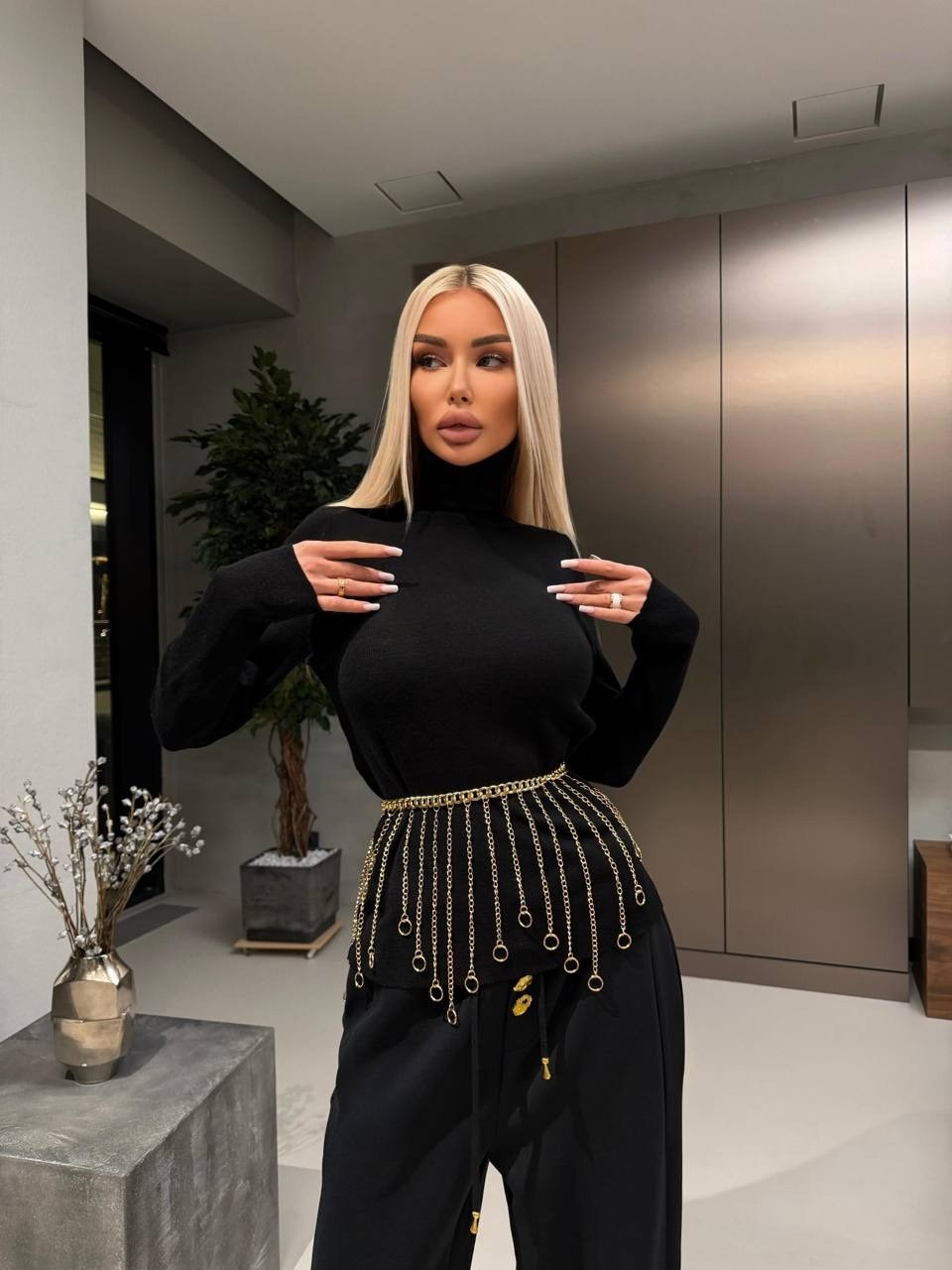 водолазка трикотажная облегающая с цепочкой borlakova 138264299,водолазка трикотажная облегающая с цепочкой borlakova,черная водолазка с цепочкой,мода модная