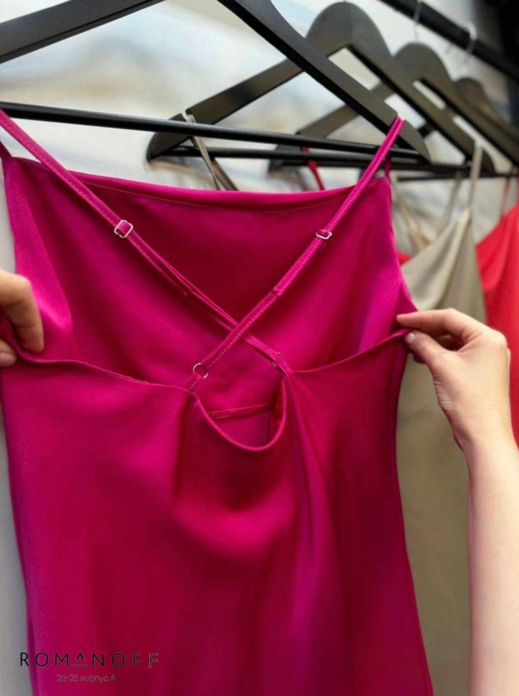 атласное платье,красное атласное платье,атласное мини платье,платье на бретельках,красное платье