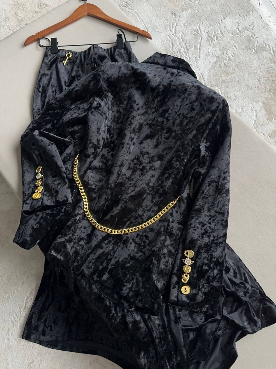 брючный костюм из бархата,костюм брючный бархатный,бархатный костюм,бархатный костюм женский,костюм из бархата