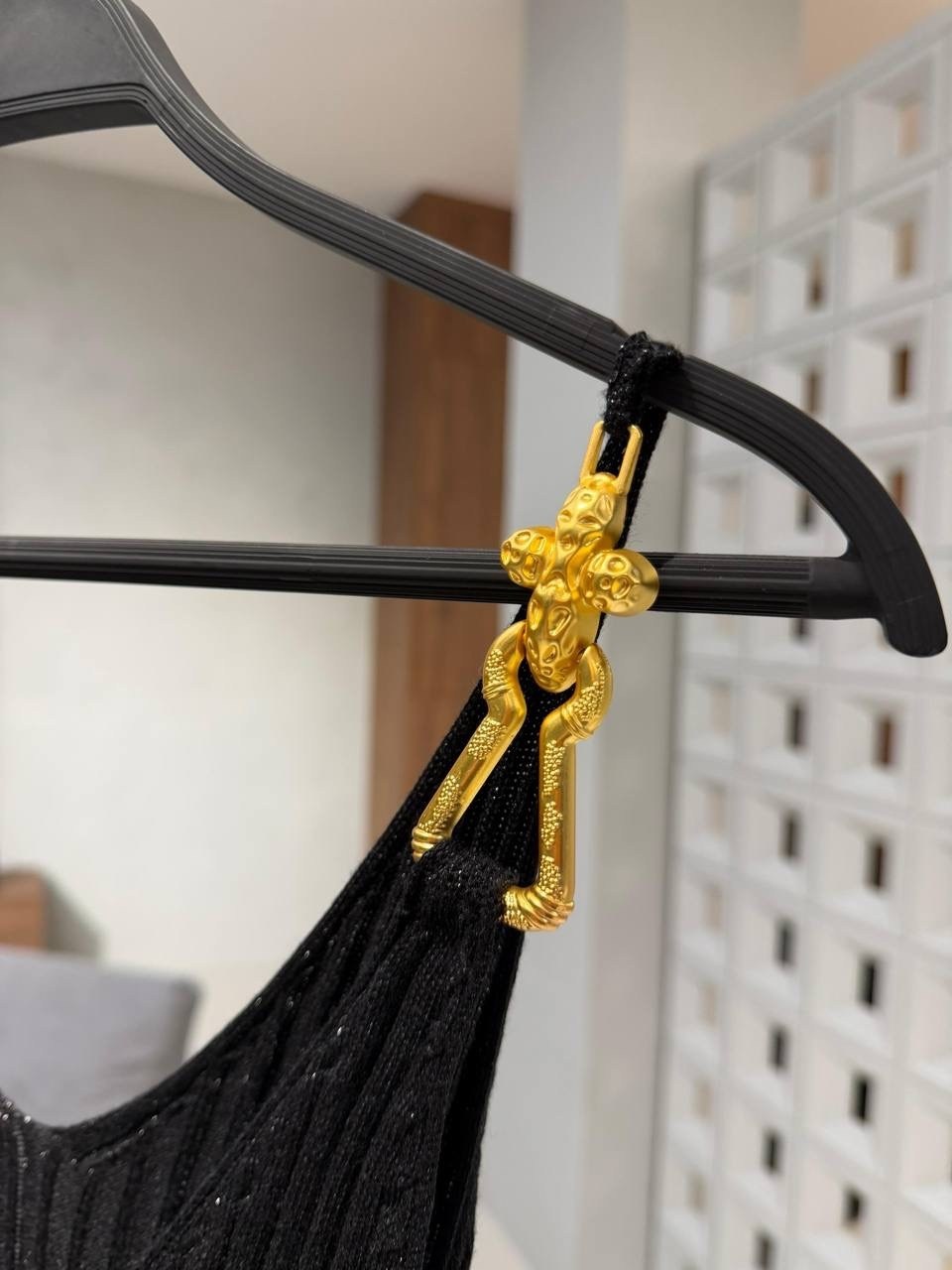 платье облегающее,стильное платье,платье лапша,платье черное,платье с декольте