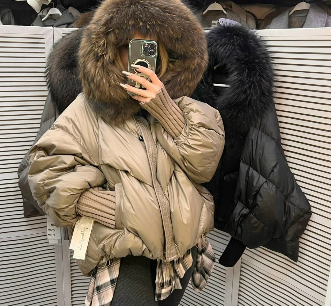 женский пуховик с большим капюшоном на белом утином пуху с меховым воротником,короткий пуховик,пуховик с натуральным мехом,женский пуховик,женский короткий пуховик