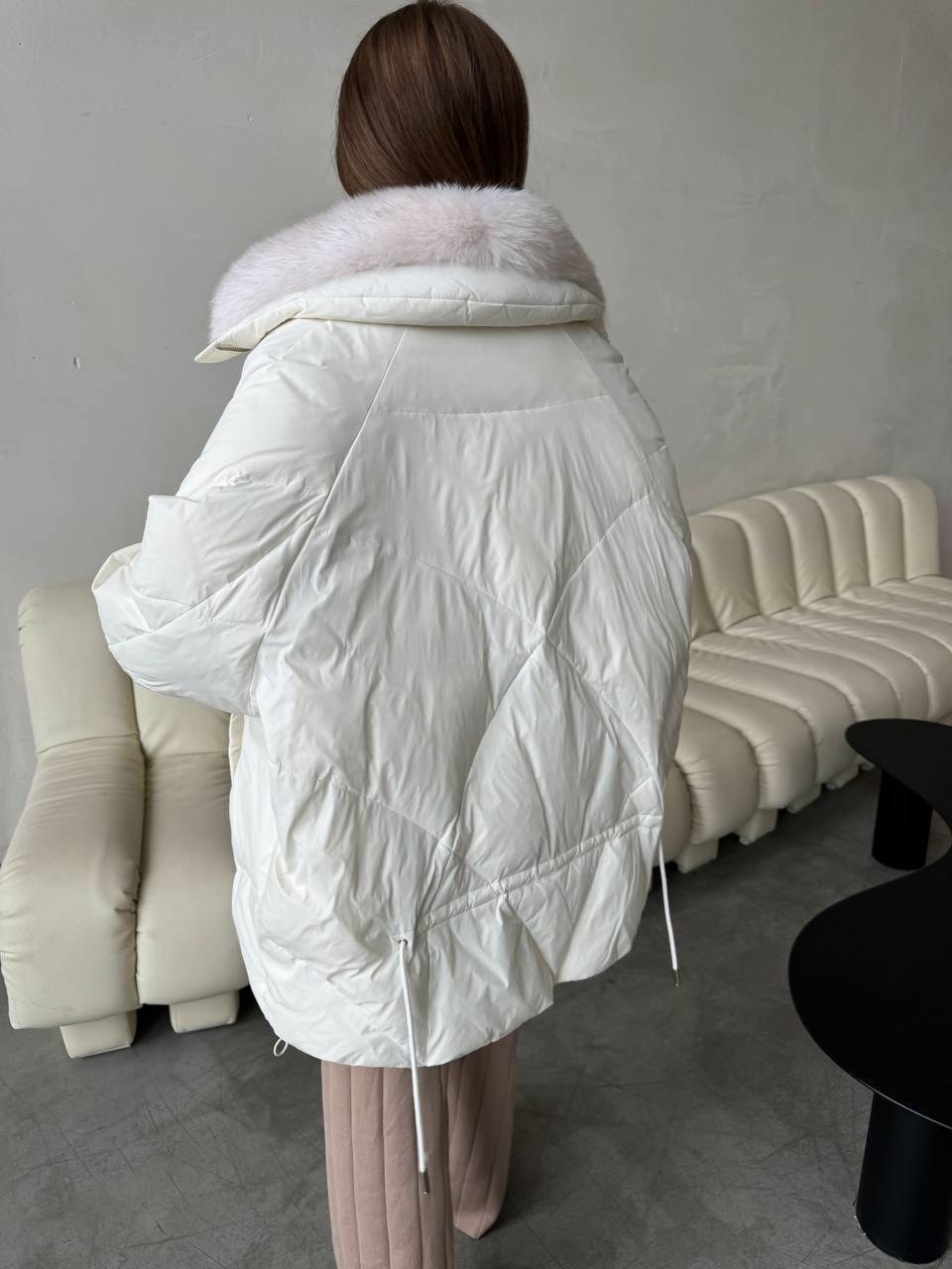 белый короткий пуховик,женский пуховик,белый пуховик,белый пуховик с мехом,пуховик