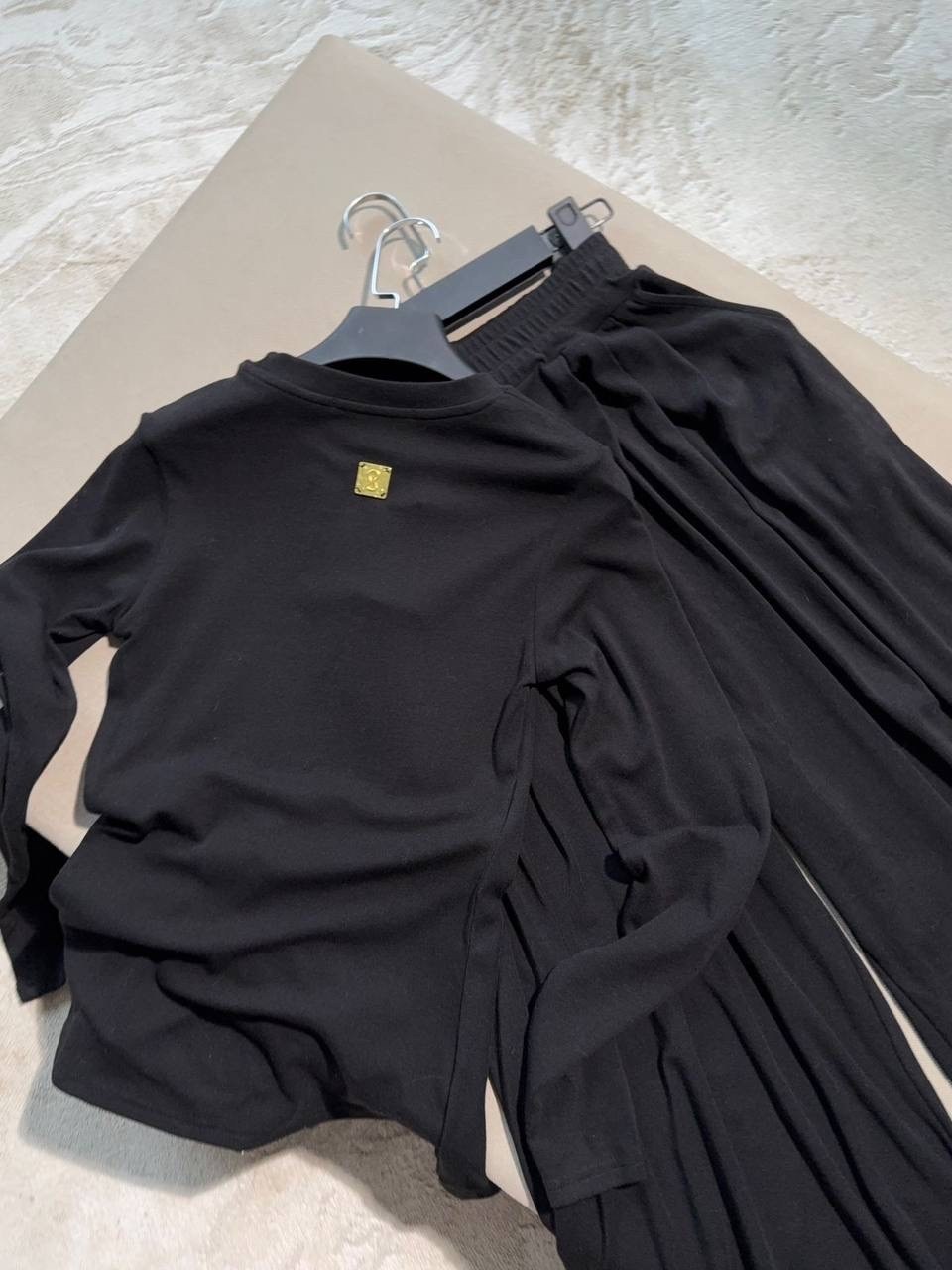 костюм женский,трикотажный костюм,брюки модные,стильные наряды