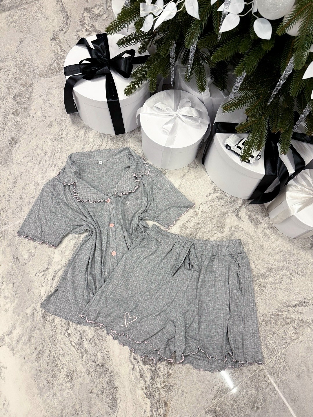 новогодняя фотосессия,рождественская фотосессия,фотосессия у елки,фотосессия у елки девушка,одежда для дома