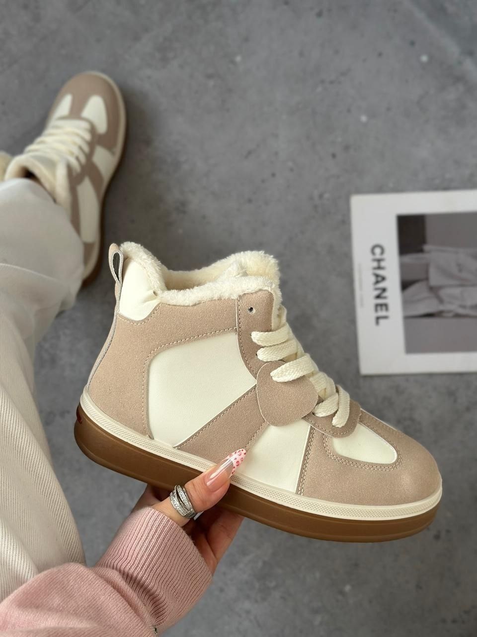 женские зимние кроссовки,женские кроссовки,кроссовки с мехом,,женские зимние замшевые кроссовки hermes daydream бежевые