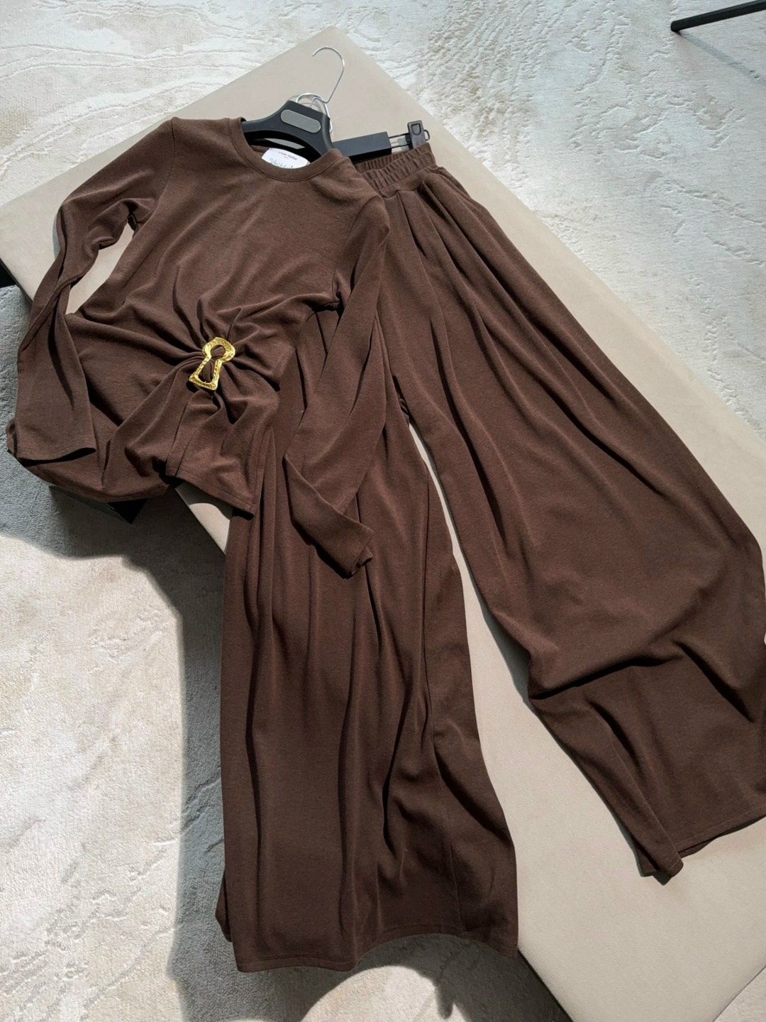 стильные костюмы,костюм с лонгсливом и юбка,платье длинное,плиссированная юбка