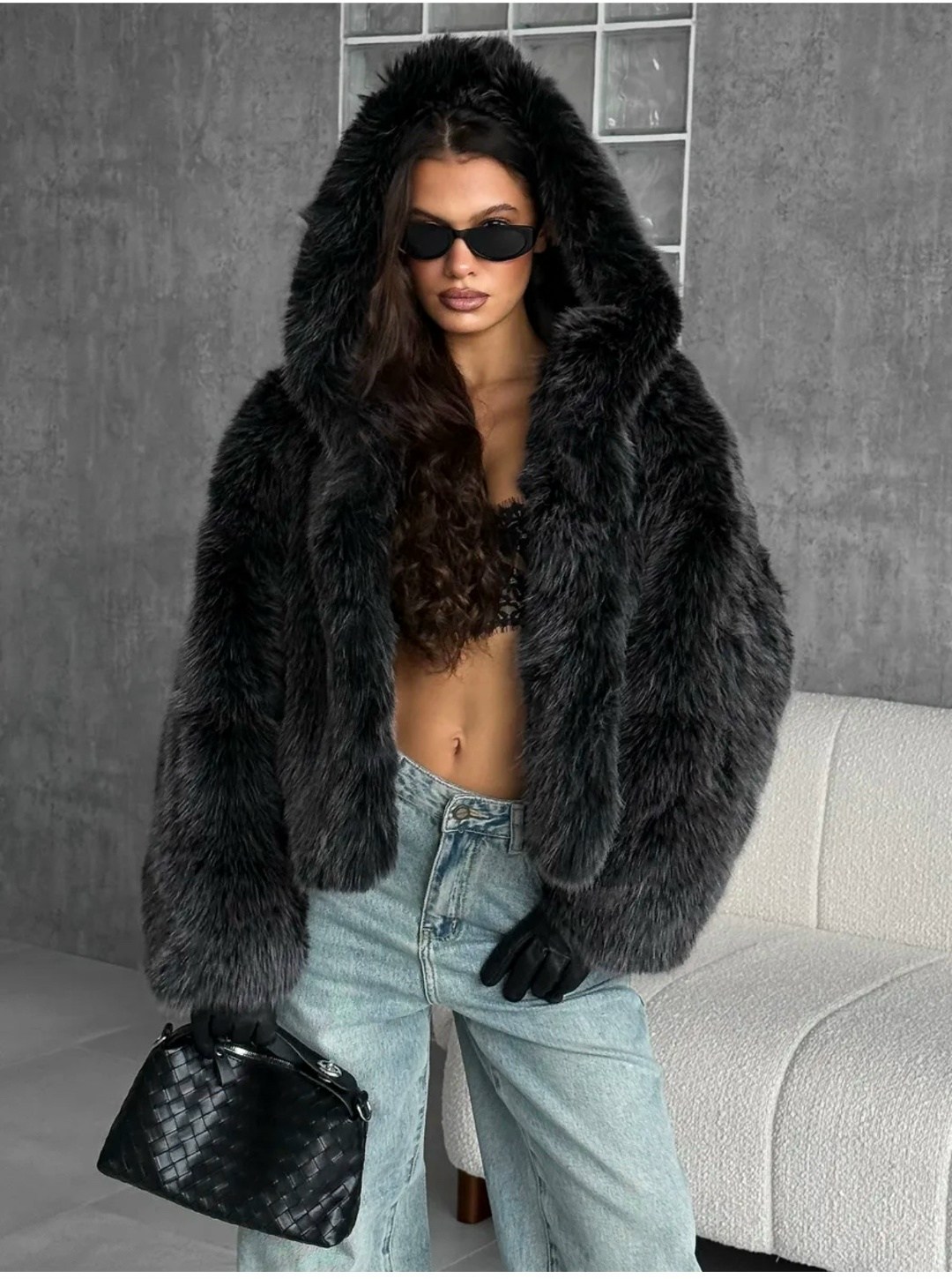 искусственная эко шуба укороченная с капюшоном wild vibe,искусственная эко шуба укороченная с капюшоном wild vibe 69 цвет белый,белая шуба из эко-меха под ламу,шуба белая короткая с капюшоном,шуба