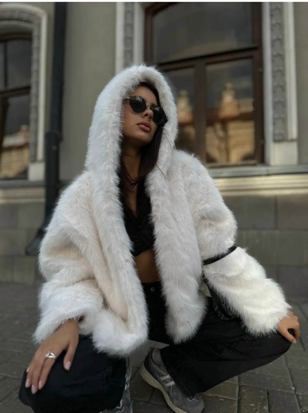 искусственная эко шуба укороченная с капюшоном wild vibe,искусственная эко шуба укороченная с капюшоном wild vibe 69 цвет белый,белая шуба из эко-меха под ламу,шуба белая короткая с капюшоном,шуба