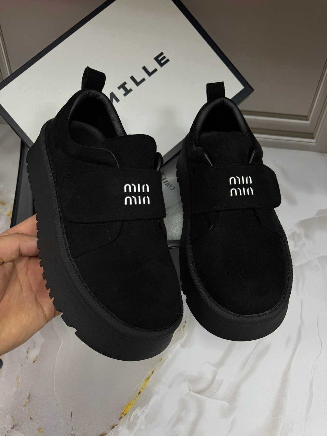 ,замшевые лоферы miu miu на высокий подошве и фирменной фурнитурой,лоферы miu miu на высокий подошве,лоферы замш,женская