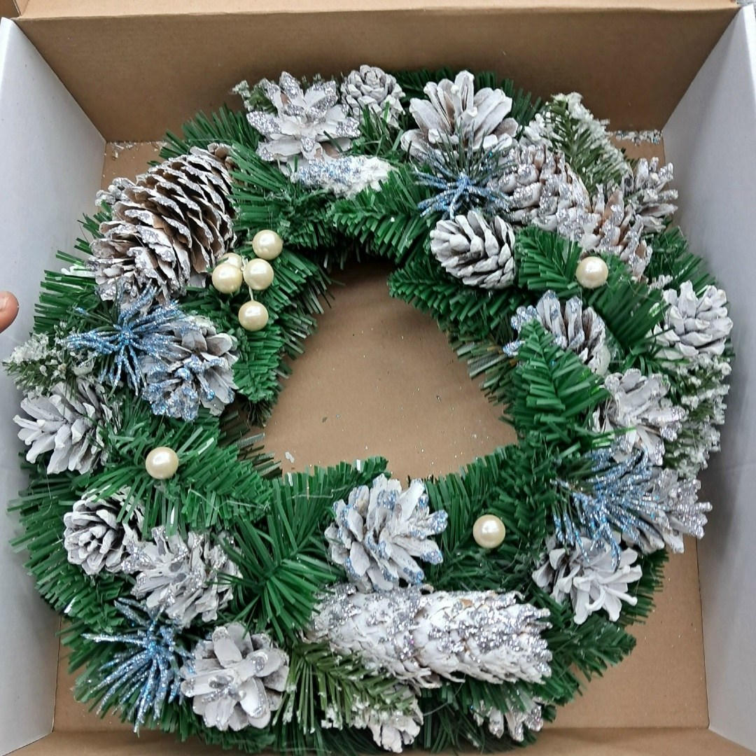 венки новогодние,рождественские венки,венок рождественский,венок новогодний своими руками из шишек,новогодние украшения