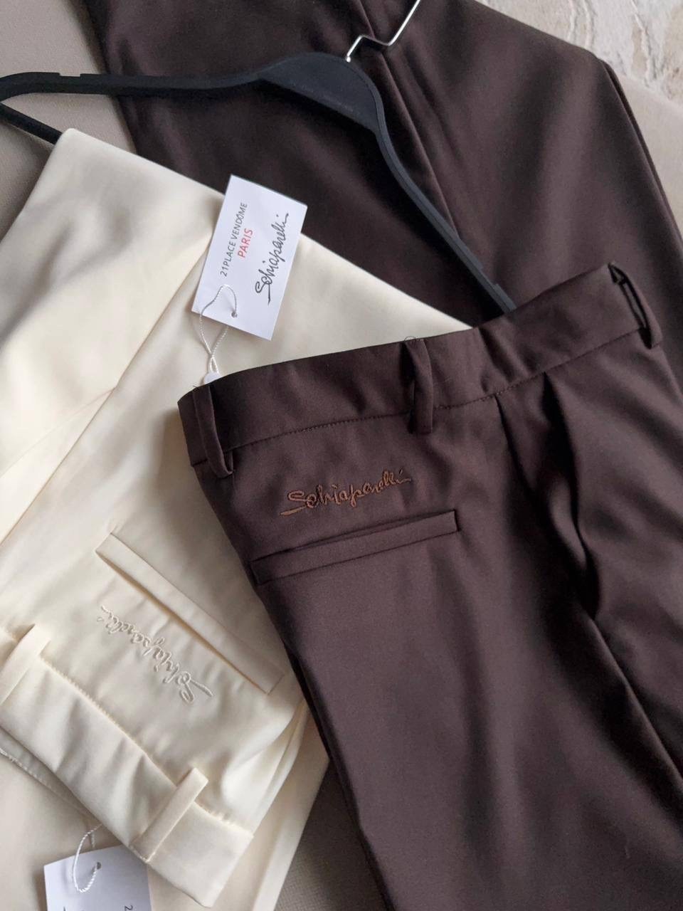 элегантные брюки,водолазка шоколадного цвета,брюки классические,брюки зауженные,коричневые брюки