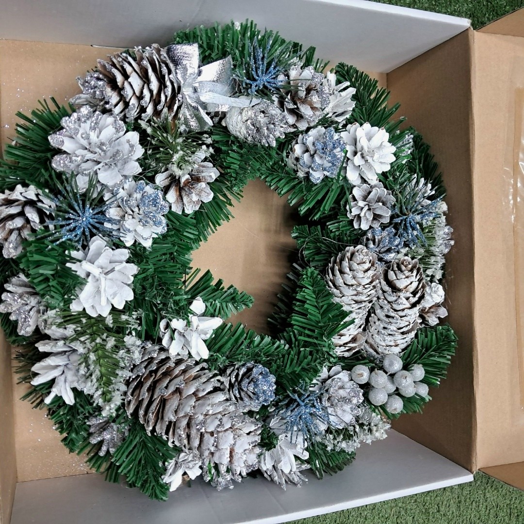 венки новогодние,рождественские венки,венок рождественский,венок новогодний своими руками из шишек,новогодние украшения