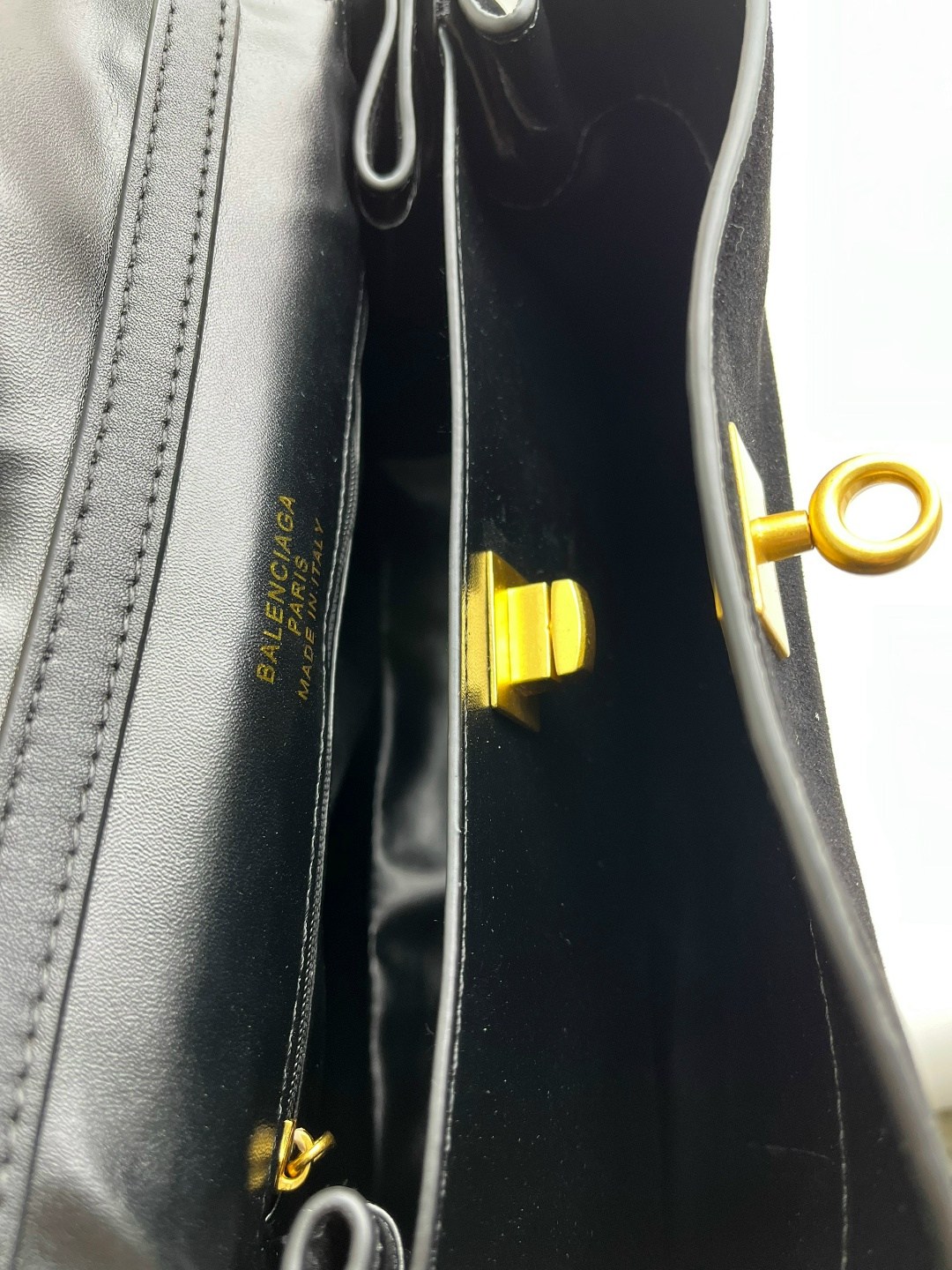 сумка в образе balenciaga размер 35 х 25 x 10 см замша,замшевая сумка,сумка женская натуральная замша,сумка женская замшевая,сумка замшевая коричневая