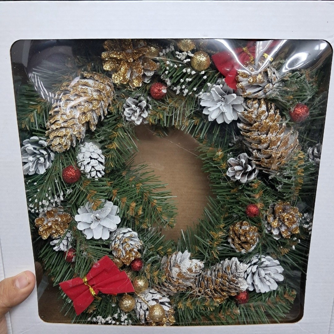 венки новогодние,рождественские венки,венок рождественский,венок новогодний своими руками из шишек,новогодние украшения