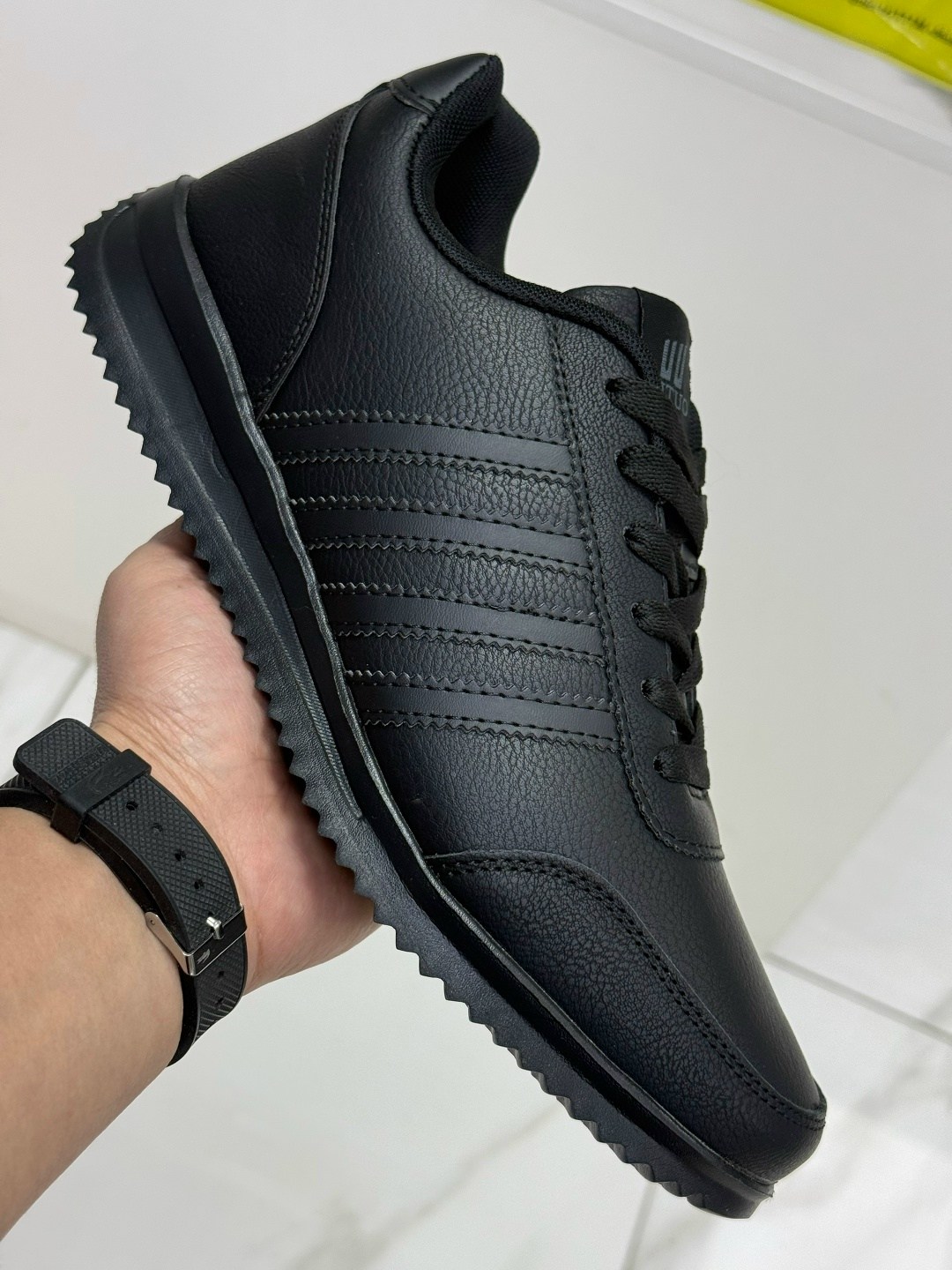 кроссовки адидас порше мужские кожаные,кроссовки мужские adidas,adidas мужские кроссовки кожаные 41-46,кроссовки adidas,кроссовки хавен адидас черные