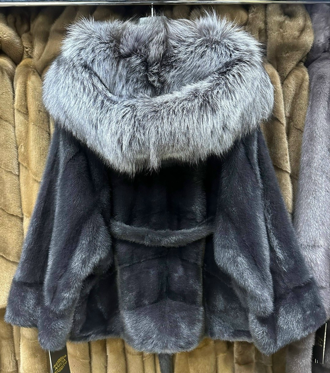 шубка из меха европейской норки с капюшоном из меха чернобурки,шуба норковая с капюшоном из чернобурки "летучка",шуба норковая с капюшоном,шубка из меха европейской норки с капюшоном,шубка из меха евр