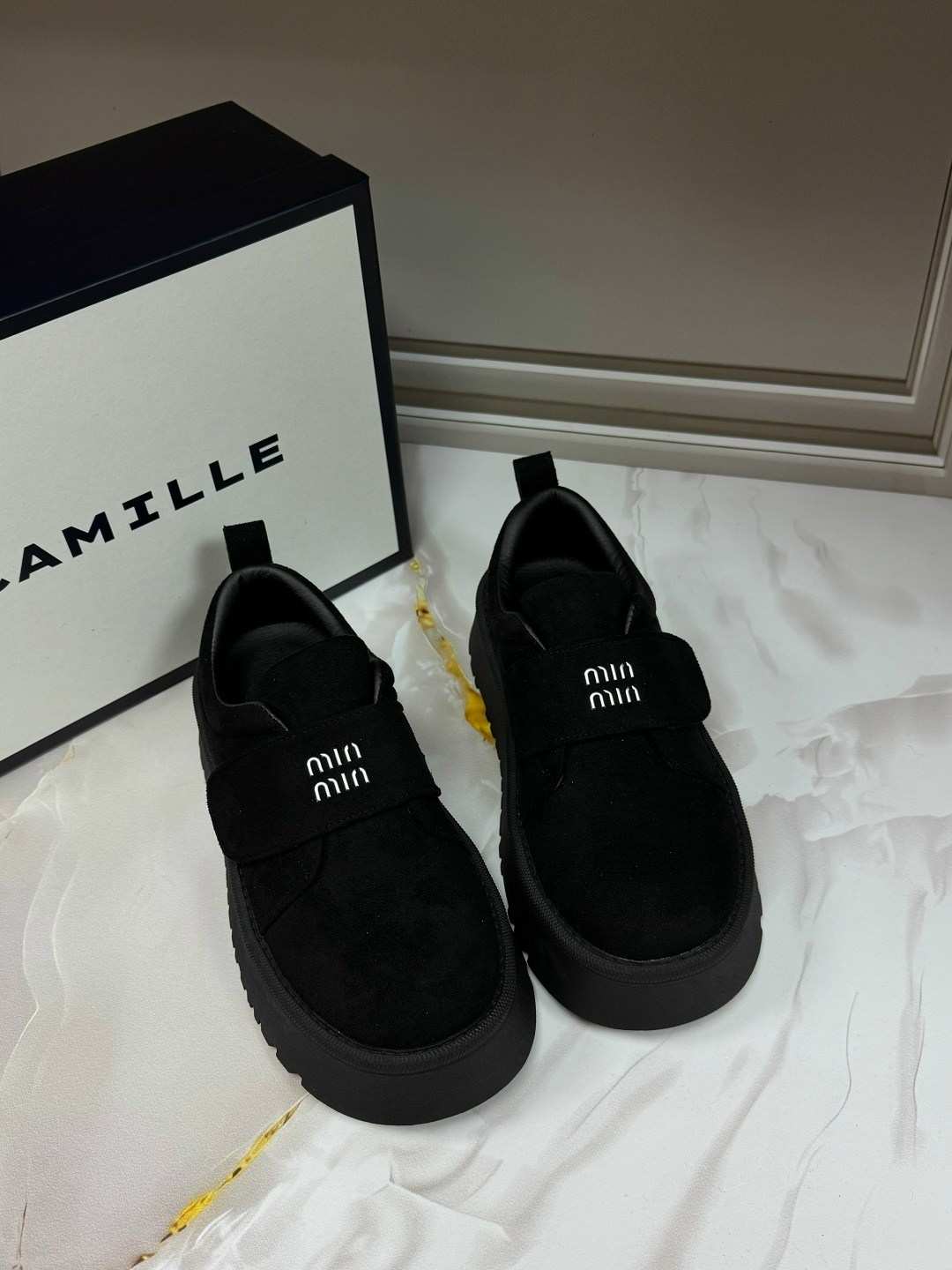 ,замшевые лоферы miu miu на высокий подошве и фирменной фурнитурой,лоферы miu miu на высокий подошве,лоферы замш,женская