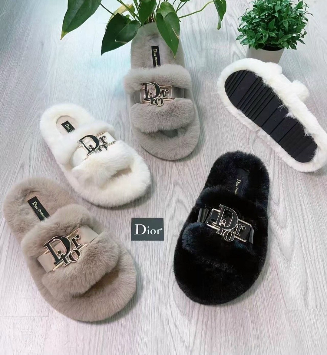 тапочки женские меховые в стиле dior,меховые женские тапочки от известного бренда dior,тапочки меховые женские dior,тапочки женские,тапочки dior