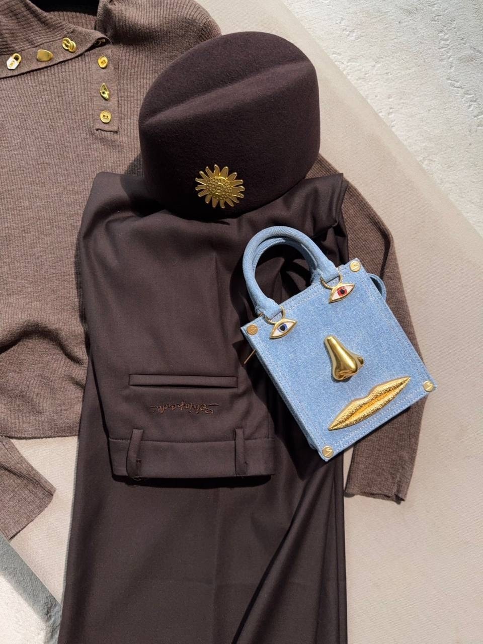 элегантные брюки,водолазка шоколадного цвета,брюки классические,брюки зауженные,коричневые брюки