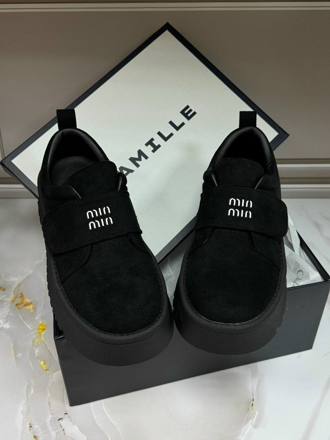 ,замшевые лоферы miu miu на высокий подошве и фирменной фурнитурой,лоферы miu miu на высокий подошве,лоферы замш,женская