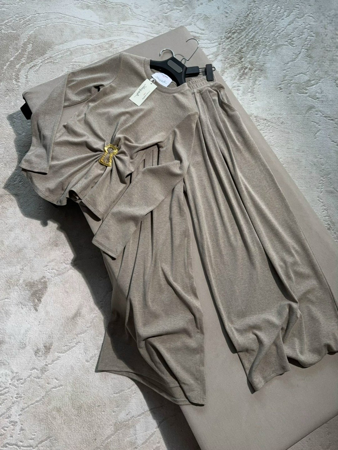 стильные костюмы,костюм с лонгсливом и юбка,платье длинное,плиссированная юбка