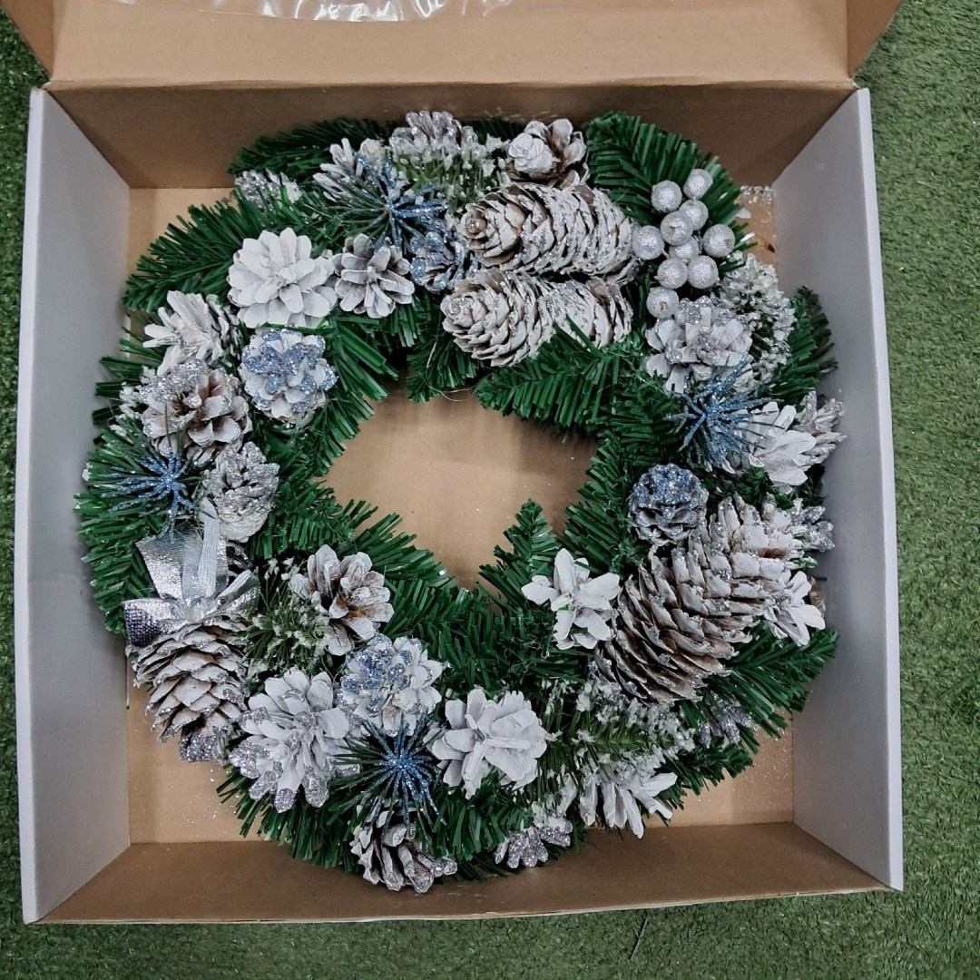 венки новогодние,рождественские венки,венок рождественский,венок новогодний своими руками из шишек,новогодние украшения