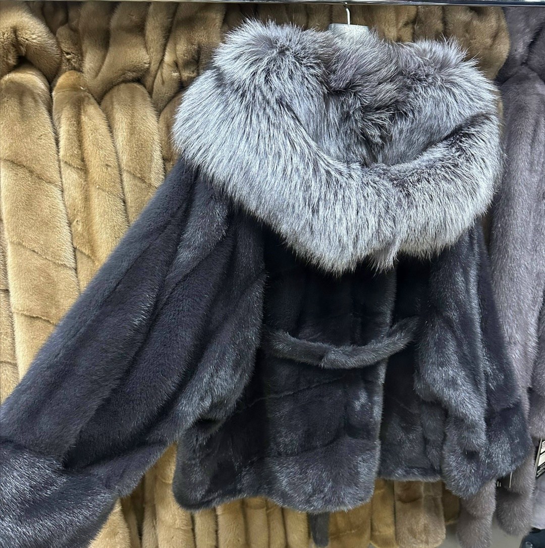 шубка из меха европейской норки с капюшоном из меха чернобурки,шуба норковая с капюшоном из чернобурки "летучка",шуба норковая с капюшоном,шубка из меха европейской норки с капюшоном,шубка из меха евр