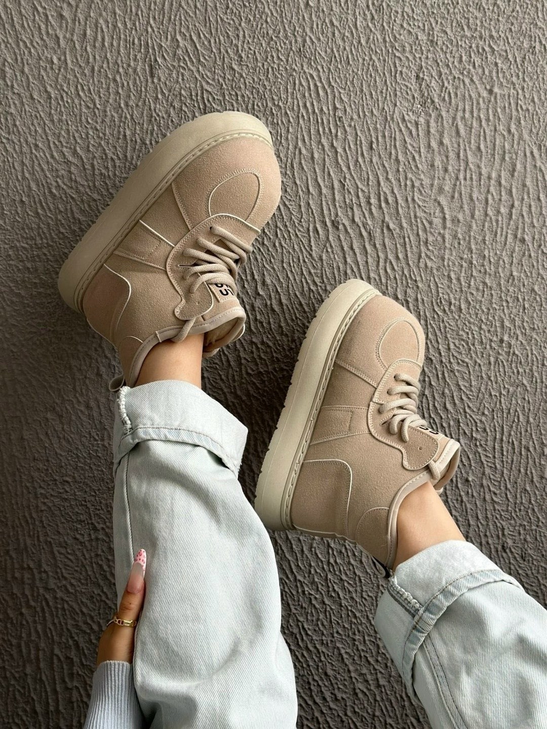 женские бежевые замшевые ботинки из овчины на шнуровке,,теплая ,женские бежевые замшевые ботинки,женская