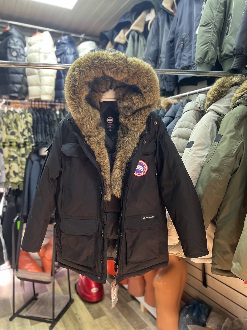 мужская зимняя куртка canada goose,зимние куртки canada goose,зимние курточки от canada goose,куртка зимняя,зимняя мужская куртка аляска